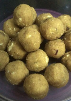 A picture of Besan Ladoo.