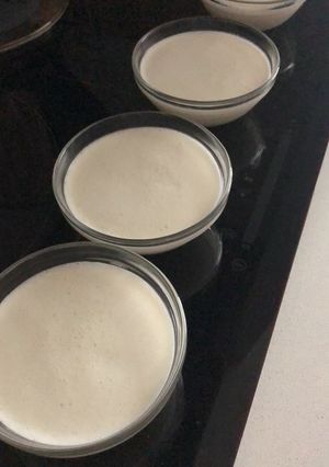 Una foto de Sopa fría de chocolate blanco con frutos rojos Robot Quigg