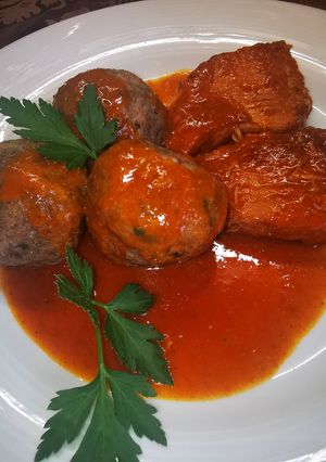 Sörszaftos sertéscomb krupligombóccal recept fotója