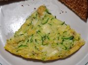 Una foto de tortilla de papa con queso fresco