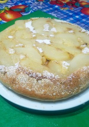 Una foto de Tarta fácil y económica de peras.. 🍐