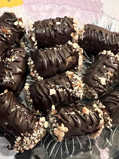 A picture of Almond date eclairs.