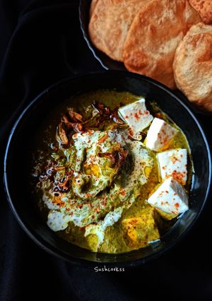 A picture of Palak paneer.