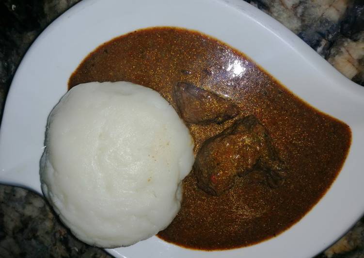 Fresh young baobab soup (Miyar Gatsika)