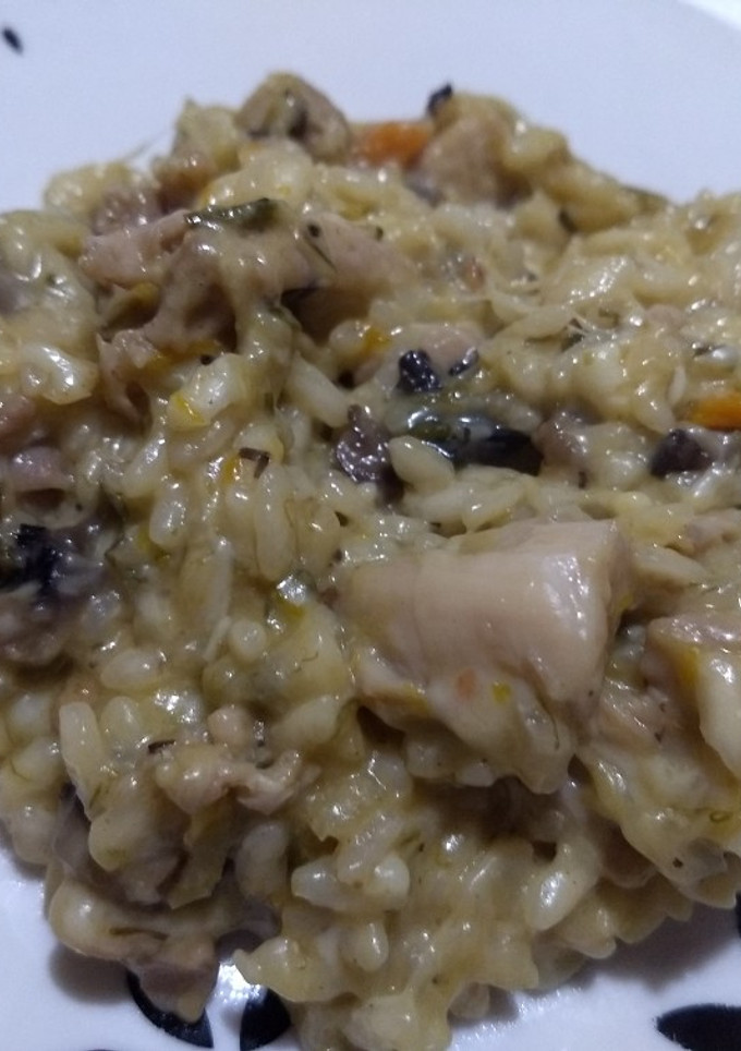 Una foto de Risotto de pollo y hongos súper fácil