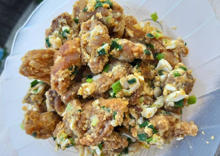 6 Resep Ayam saos telur asin yang Renyah! Resep Masakan