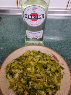 Una foto de Ajos tiernos al Martini blanco 😋👌
