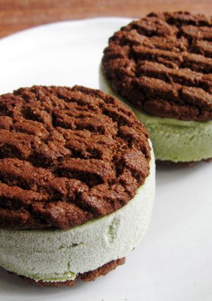 A picture of Matcha Ice Cream Sandwiches.
