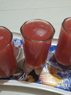 રોઝ વોટરમેલન જ્યુસ (Rose Watermelon Juice Recipe In Gujarati) રેસીપી મુખ્ય ફોટો