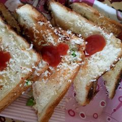 A picture of Cheesy vegetable sandwich.