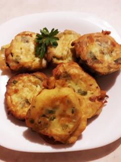 Fokhagymás-joghurtos bundás cukkini recept fotója