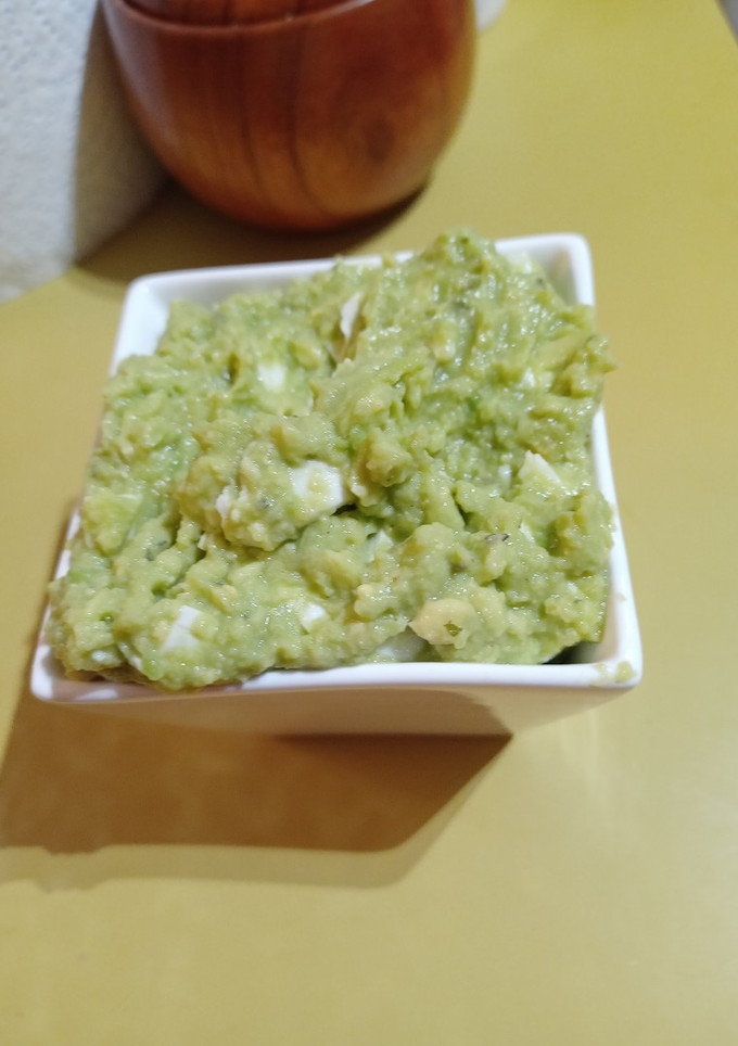 Una foto de Guacamole con huevo