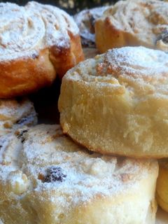Túrós, mazsolás csiga és kifli recept fotója