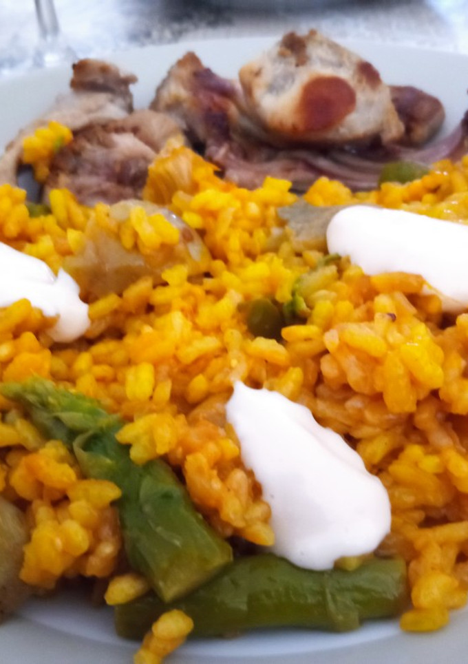 Una foto de Arroz con conejo - verdura y alioli