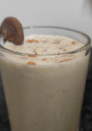 મિક્સ ડ્રાયફૂટ શેક (Mix Dryfruit Shake Recipe In Gujarati) રેસીપી મુખ્ય ફોટો