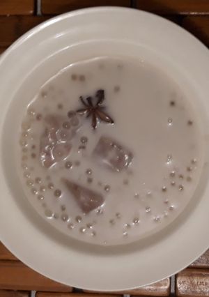 Una foto de Taro con tapioca. 椰汁芋頭西米露. (Yē zhī yùtou xī mǐ lù)