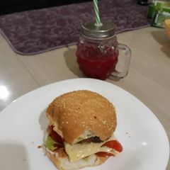 Beef burger A picture of Beef burger.