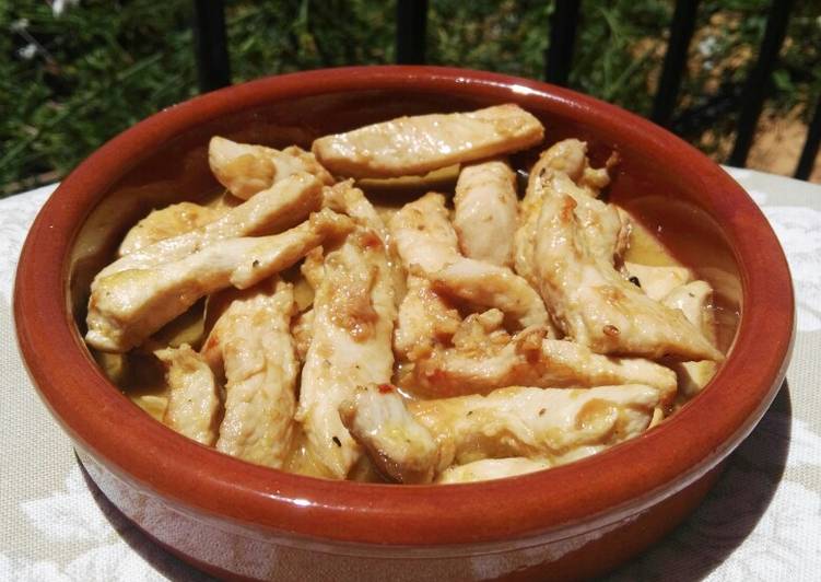 Tiras de pollo al ajillo