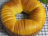 Wool roll bread