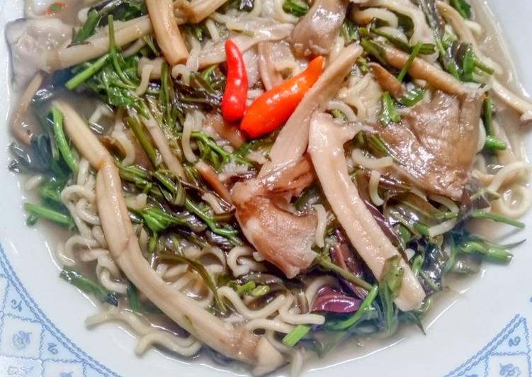 Resep Oseng mie Pedas Jamur Pakis/Kelakai, Enak