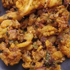 A picture of Ghobhi aloo.
