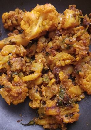 A picture of Ghobhi aloo.