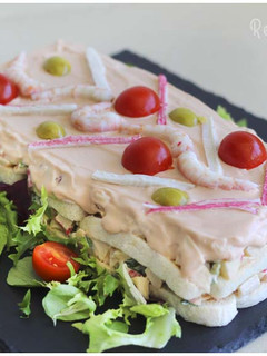 Una foto de Pastel de pan de molde con frutos del mar