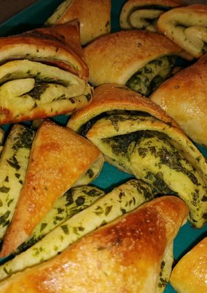 Medvehagymás háromszögek recept fotója
