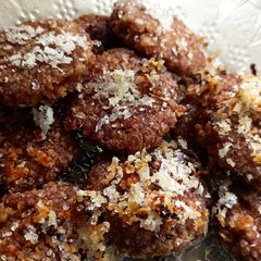 A picture of Dates & Oats No-Bake Cookies.