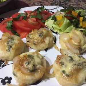 Ñoquis a la Romana con cebolla caramelizada y roquefort