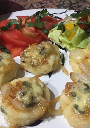 Una foto de Ñoquis a la Romana con cebolla caramelizada y roquefort