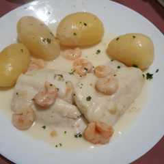 Una foto de Lomos de merluza en salsa de cebolla con nata