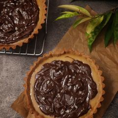A picture of Choco Caramel Tart.