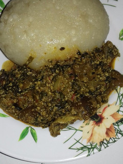 Teba (tuwon garin kwaki) da miyar agushi ainihin hoton girkin