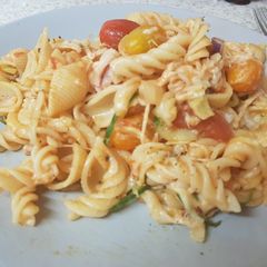 A picture of My Mozzerella Salad Pasta. 😀.