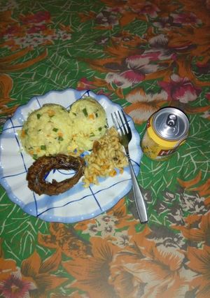 A picture of Cous cous with smoked fish.