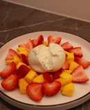 Salad Burrata xoài dâu tây