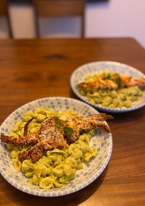 A picture of Pasta with avocado sauce served with fried soft shell crab.