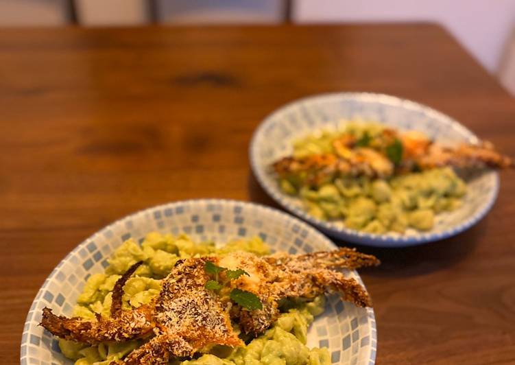Pasta With Avocado Sauce Served With Fried Soft Shell Crab Recipe By Cookingdor Cookpad