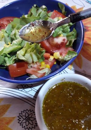 Una foto de Aderezo para ensalada con limón y miel