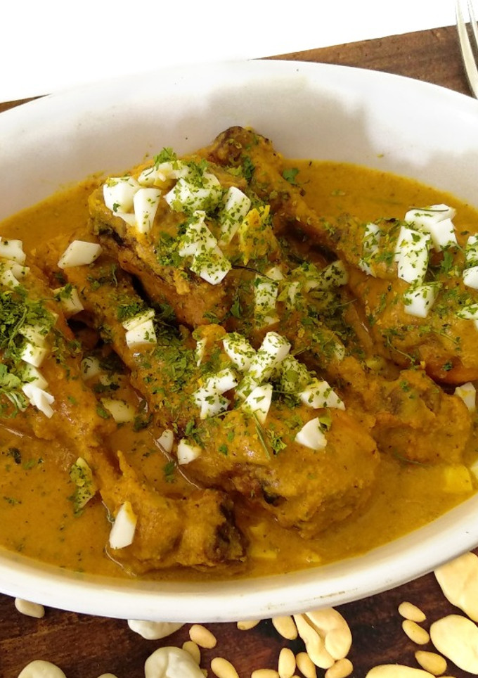 Una foto de Pollo en pepitoria {receta tradicional española}