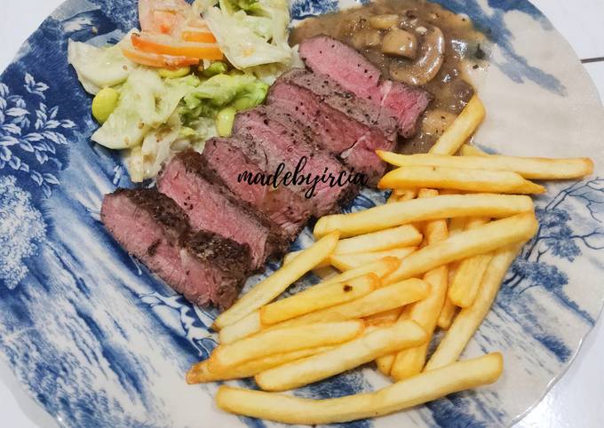 Tenderloin Steak with Mushroom Sauce (madebyircia)