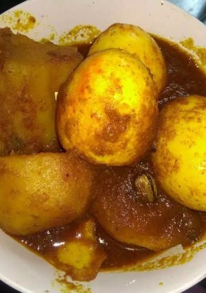 ডিম কষা(dim kosha recipe in Bengali) রেসিপির প্রধান ছবি