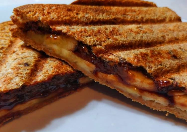 Simple Way to Make Perfect Banana Choco Sandwich