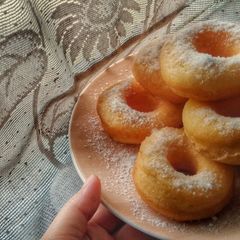 A picture of Drama Doughnuts.