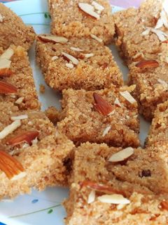 सूजी की बर्फी(suji barfi recipe in hindi) रेसिपी मुख्य फोटो