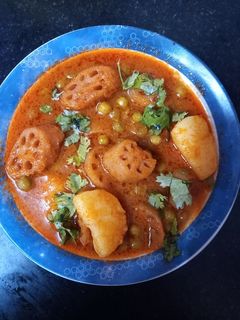 आलू मटर कमल काकड़ी की सब्जी (aloo matar kamal kakdi ki sabzi recipe in Hindi) रेसिपी मुख्य फोटो