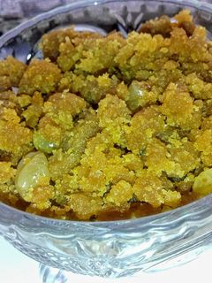 Una foto de Makhandi halva (dulce suave de Semolina)