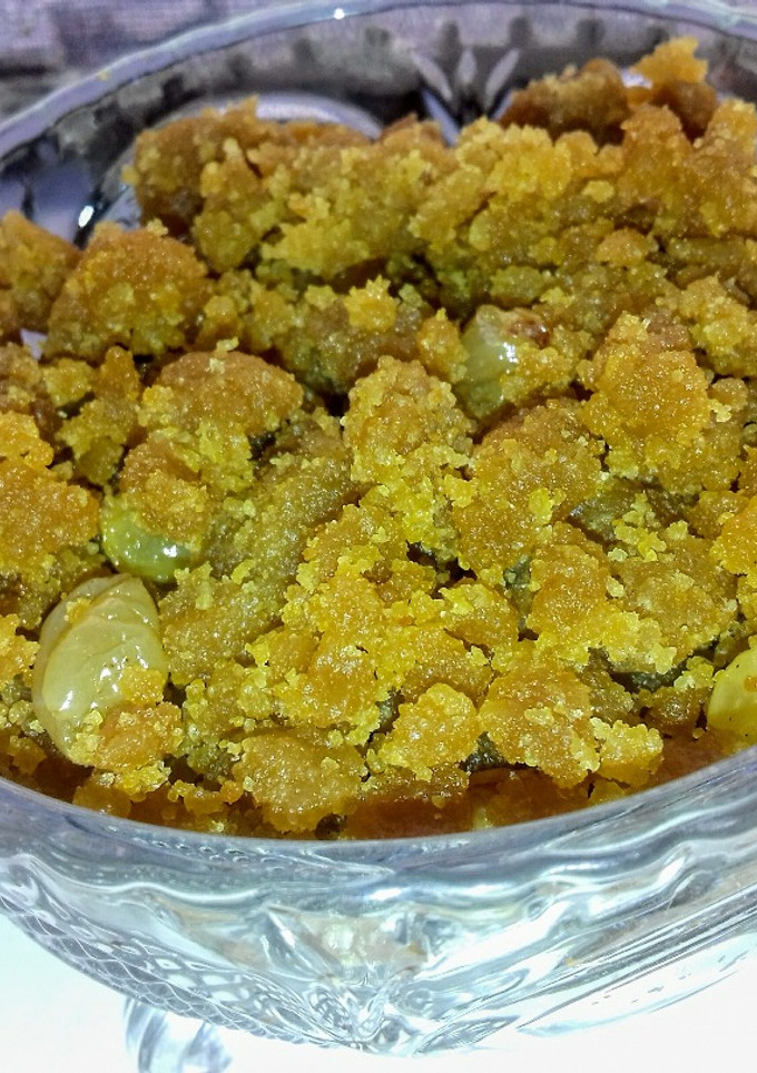 Una foto de Makhandi halva (dulce suave de Semolina)
