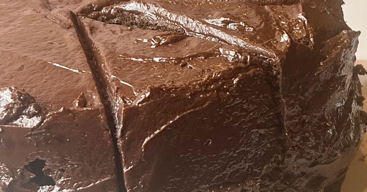 Classic Chocolate Cake With Creamy Dreamy Chocolate Frosting Recipe By Mish